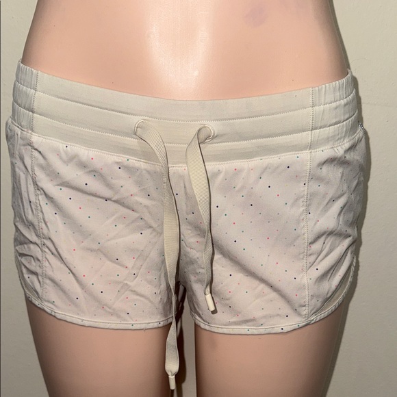 lululemon athletica Pants - Lululemon hotty totty beige polka dot woman athletic lined shorts size 4